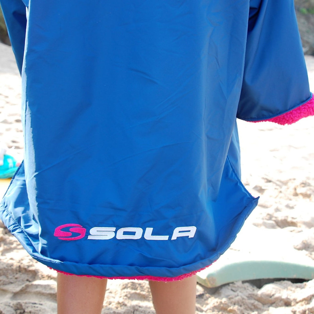 Sola Adult Waterproof Changing Robe - Navy/Pink